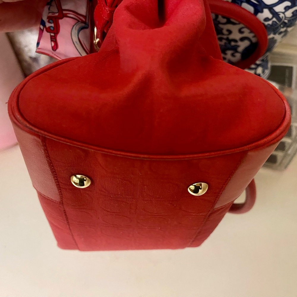Salvatore Ferragamo Red Gancini Embossed
Shoulder Bag - Picture 4 of 13